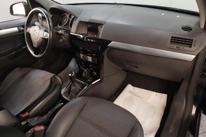 Хетчбэк Opel Astra 2011 года, 659000 рублей, Челябинск