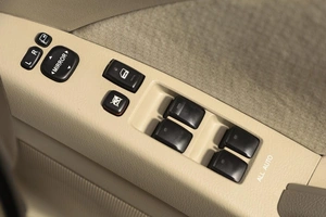 Минивэн Toyota Isis 2012 года, 1389000 рублей, Новосибирск