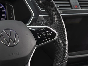 Внедорожник Volkswagen Tiguan 2021 года, 4200000 рублей, Омск