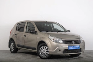Хетчбэк Renault Sandero 2011 года, 689000 рублей, Томск