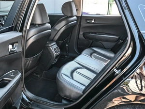 Седан Kia K5 2018 года, 1599000 рублей, Кирилловка