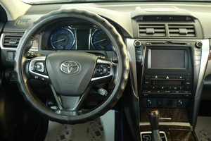 Седан Toyota Camry 2016 года, 2299000 рублей, Омск
