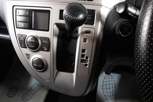 Хетчбэк Toyota Ractis 2009 года, 754000 рублей, Сургут