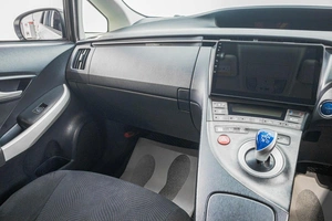 Лифтбек Toyota Prius 2013 года, 1149000 рублей, Барнаул