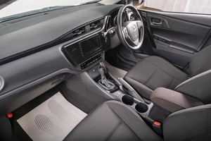 Хетчбэк Toyota Auris 2016 года, 1649000 рублей, Томск
