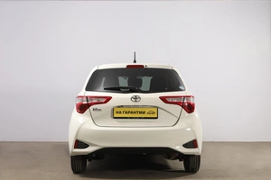 Хетчбэк Toyota Vitz 2018 года, 1199000 рублей, Новосибирск