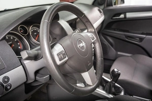 Хетчбэк Opel Astra GTC 2010 года, 559000 рублей, Томск