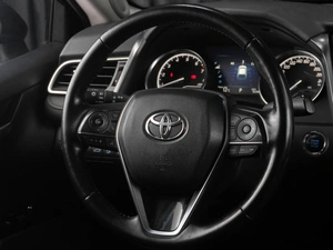 Седан Toyota Camry 2018 года, 2569000 рублей, Тюмень