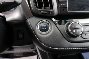 Внедорожник Toyota RAV4 2017 года, 3189000 рублей, Красноярск