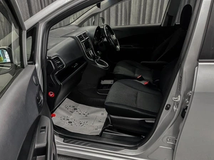 Хетчбэк Toyota Ractis 2012 года, 849000 рублей, Красноярск