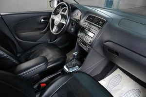 Седан Volkswagen Polo 2012 года, 699000 рублей, Тюмень