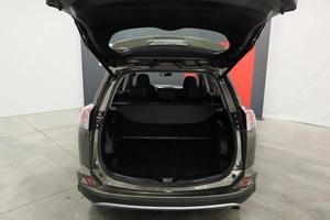 Внедорожник Toyota RAV4 2018 года, 2790000 рублей, Курск