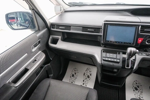 Минивэн Honda Stepwgn Spada 2015 года, 1699000 рублей, Красноярск