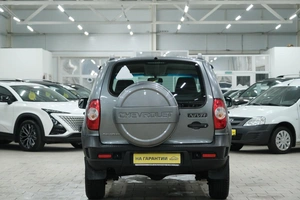 Внедорожник Chevrolet Niva 2016 года, 769000 рублей, Омск