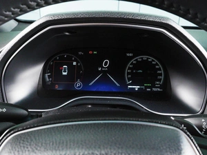 Седан Toyota Avalon 2023 года, 3699000 рублей, Красный Пахарь