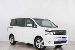 Минивэн Toyota Voxy 2010 года, 1349000 рублей, Красноярск