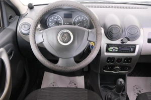 Седан Renault Logan 2011 года, 689000 рублей, Омск