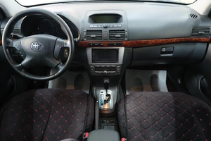 Седан Toyota Avensis 2004 года, 769000 рублей, Омск