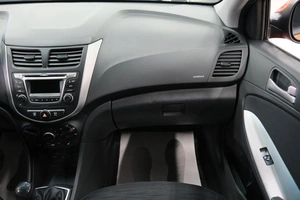 Хетчбэк Hyundai Solaris 2015 года, 949000 рублей, Омск