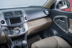 Внедорожник Toyota RAV4 2011 года, 1799000 рублей, Томск