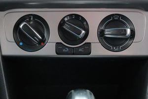 Седан Volkswagen Polo 2013 года, 799000 рублей, Омск