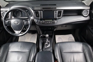 Внедорожник Toyota RAV4 2017 года, 2499000 рублей, Оренбург