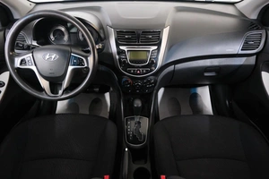 Седан Hyundai Solaris 2013 года, 999000 рублей, Омск