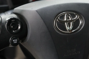 Хетчбэк Toyota iQ 2009 года, 899000 рублей, Омск