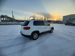 Внедорожник Volkswagen Tiguan 2012 года, 890000 рублей, Красноярск