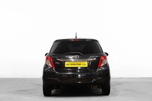 Хетчбэк Toyota Vitz 2014 года, 899000 рублей, Барнаул