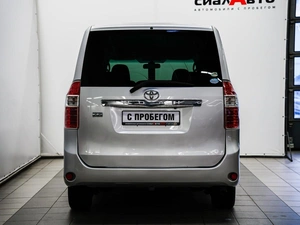 Минивэн Toyota Noah 2008 года, 1150000 рублей, Красноярск