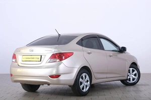 Седан Hyundai Solaris 2011 года, 879000 рублей, Омск