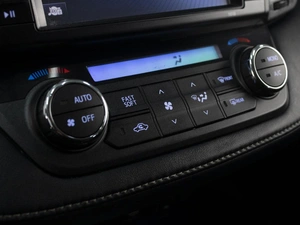 Внедорожник Toyota RAV4 2017 года, 2440000 рублей, Омск