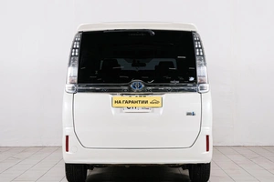 Минивэн Toyota Voxy 2014 года, 2049000 рублей, Красноярск