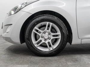 Седан Hyundai Avante 2011 года, 1050000 рублей, Красноярск