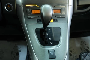 Хетчбэк Toyota Auris 2007 года, 859000 рублей, Омск