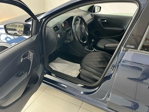 Седан Volkswagen Polo 2015 года, 915000 рублей, Смоленск