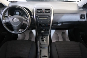 Хетчбэк Toyota Corolla 2007 года, 879000 рублей, Омск