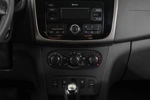 Седан Renault Logan 2017 года, 889000 рублей, Кемерово