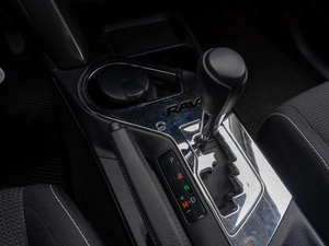 Внедорожник Toyota RAV4 2015 года, 2099000 рублей, Саратов