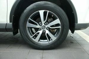 Внедорожник Toyota RAV4 2016 года, 2597000 рублей, Красноярск