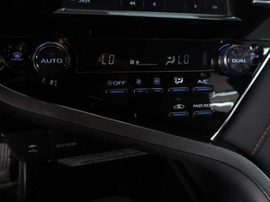 Седан Toyota Camry 2019 года, 2599000 рублей, Красный Пахарь