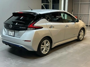 Хетчбэк Nissan Leaf 2019 года, 1897000 рублей, Красноярск