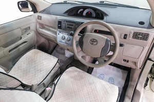 Минивэн Toyota Raum 2003 года, 569000 рублей, Новокузнецк