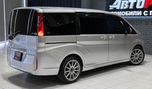 Минивэн Honda Stepwgn 2017 года, 1730000 рублей, Красноярск