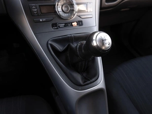 Хетчбэк Toyota Auris 2008 года, 749000 рублей, Саратов
