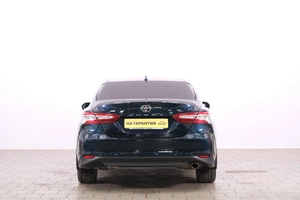 Седан Toyota Camry 2018 года, 2839000 рублей, Омск