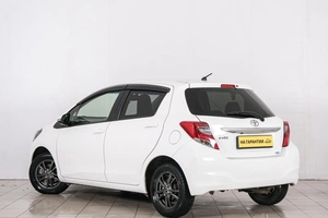 Хетчбэк Toyota Vitz 2016 года, 919000 рублей, Красноярск