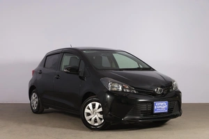 Хетчбэк Toyota Vitz 2016 года, 999000 рублей, Новосибирск