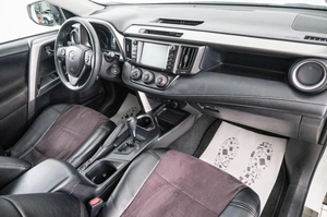 Внедорожник Toyota RAV4 2017 года, 2849000 рублей, Красноярск